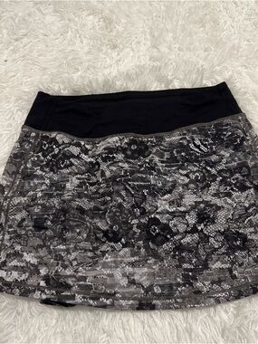 Women's Black and Gray Patterned Skirt